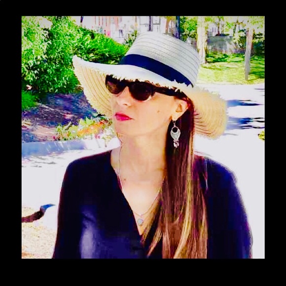 Meet your Posher, Melissa - Picture 1 of 1